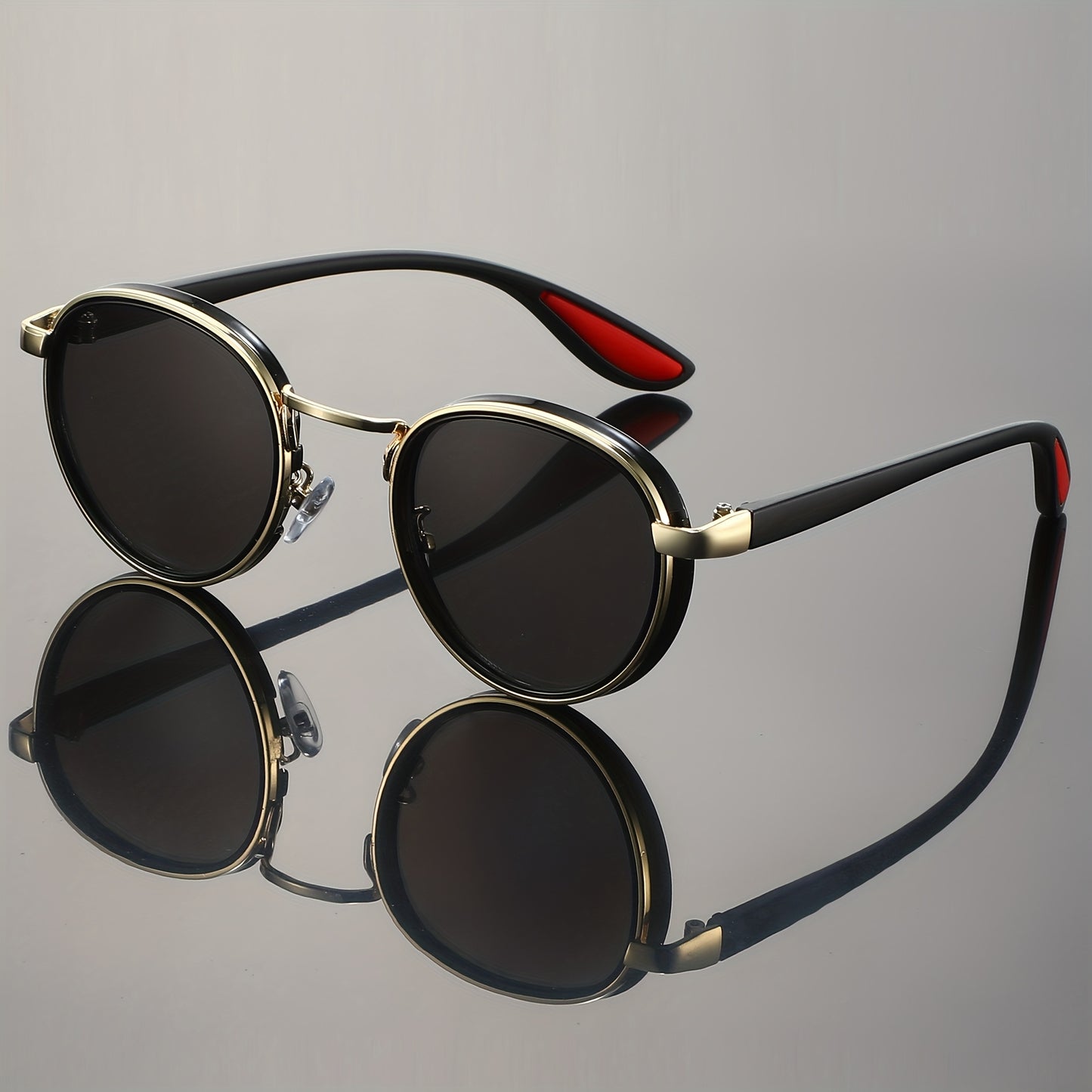 SOL™ | Gafas de sol negras con detalles rojos