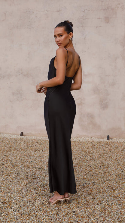 SANDRA™ | Vestido ligero de tirantes con escote barco