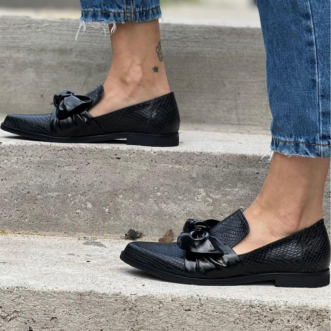 DANIELA™ | Mocasines con lazo y textura elegante