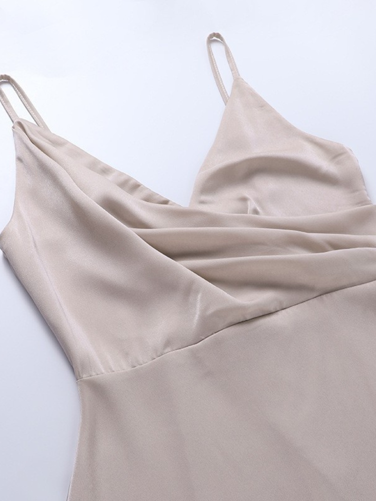 MARTA™ | Vestido de satén con escote drapeado