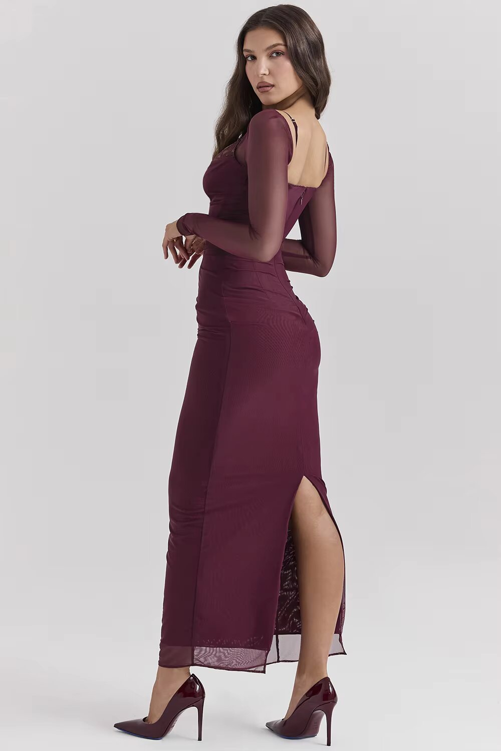 SARA™ | Vestido negro largo con mangas transparentes