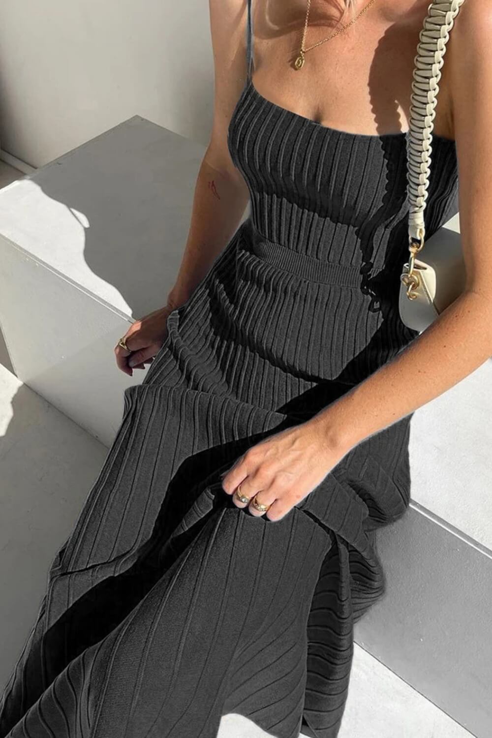 ALICIA™ | Vestido midi ligero con escote halter