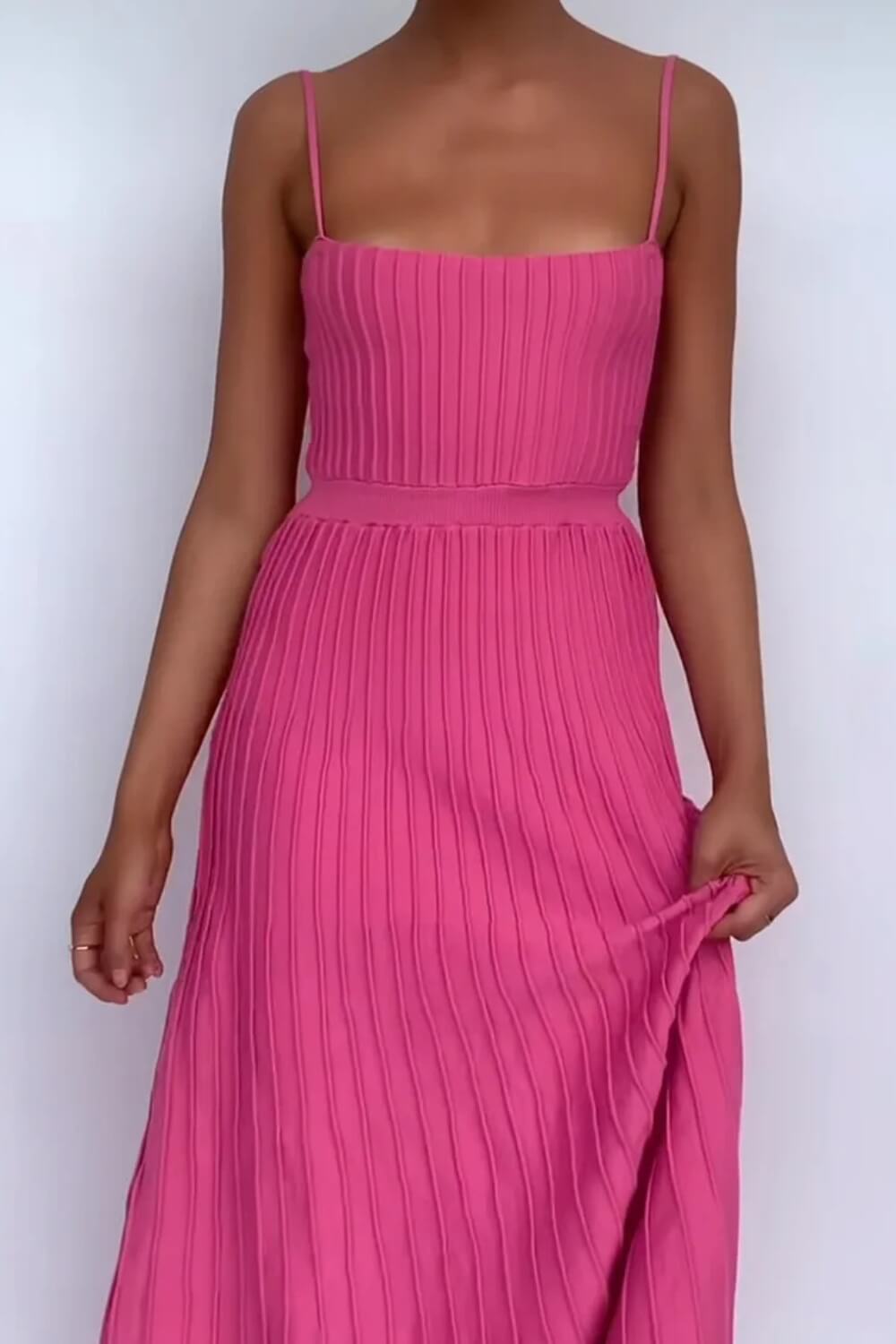 ALICIA™ | Vestido midi ligero con escote halter