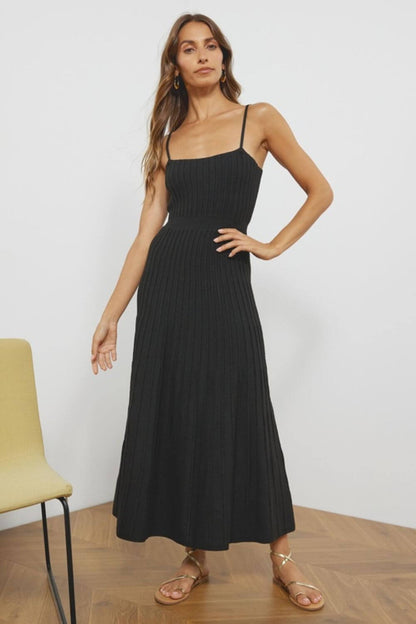 ALICIA™ | Vestido midi ligero con escote halter